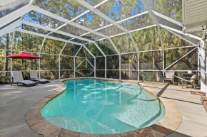 Navarre Oasis - Heated Saltwater Pool, Hot tub & Game room - Minutes from the beach!